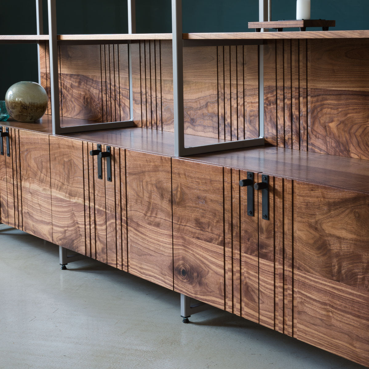 Walnut Shelving Unit, Novo